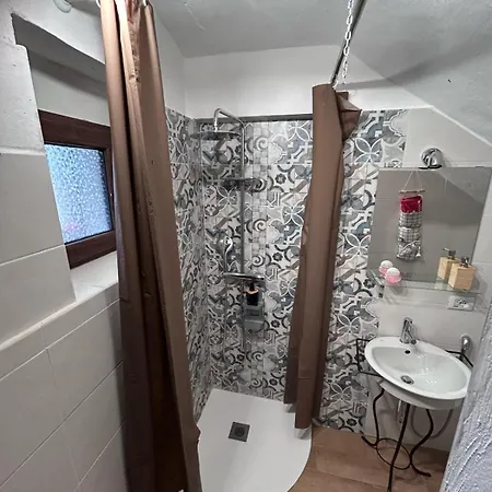 Glicine Con Bagno Privato *